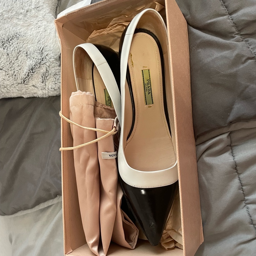 PRADA WHITE BLACK TRIM TWO TONE POINTY TOE BALLERINA SHOE FLATS